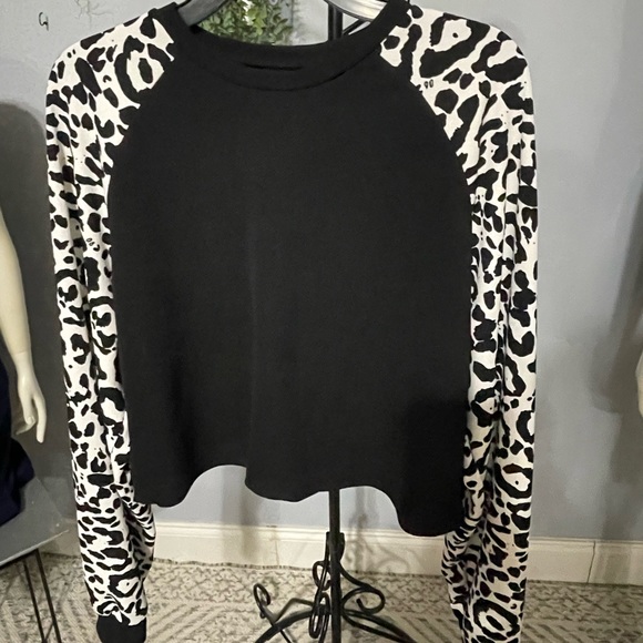 2piece set from Shein curve. Ideal for shopping or a casual day out - Picture 5 of 8